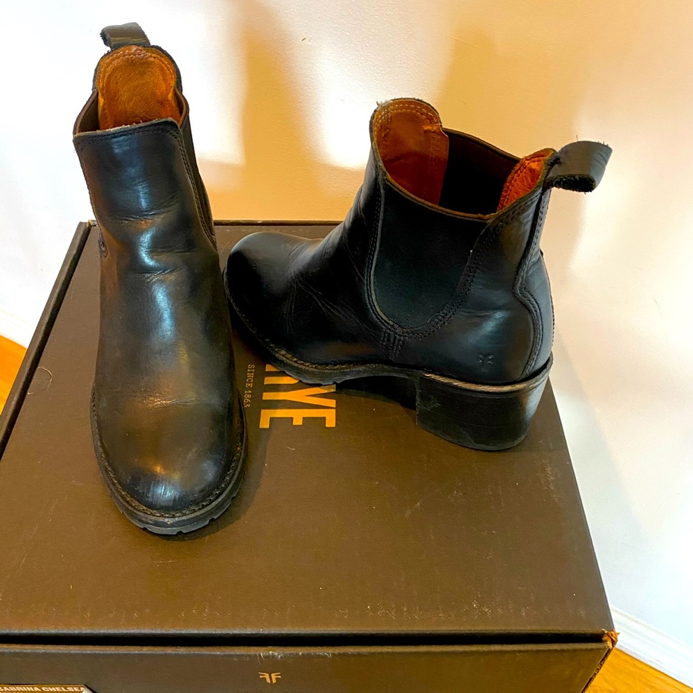 Frye Sabrina Chelsea Ankle boots